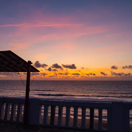 بيت ضيافة Surf Santa Cruz *